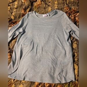 D&CO. Size xl long sleeve soft top.